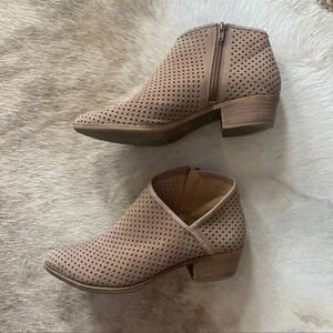 LUCKY Brand Perforated Ankle Bootie | Color Cream/Tan Like New